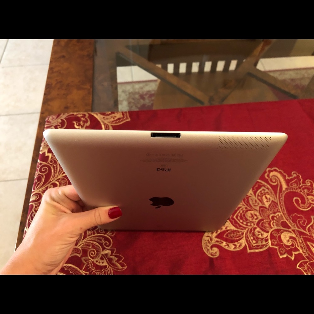 Ipad 2nd Generation. Great Condition! - image 5